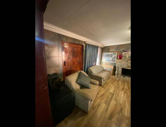 5 BEDROOM HOUSE FOR SALE IN SESHEGO 9A